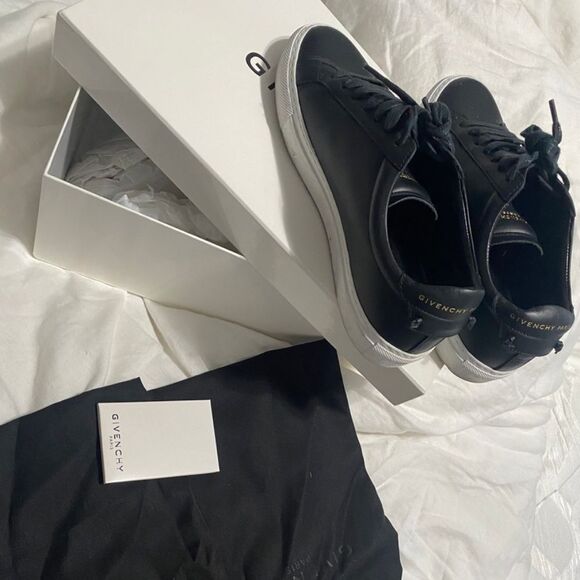 Black Leather Givenchy Sneakers with White Sole - Picture 2 of 11